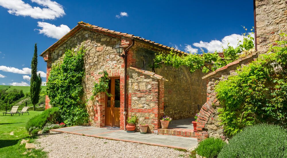 rustico esterno ristrutturato